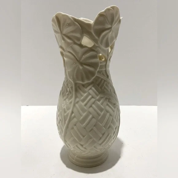 Lenox Basket of Flowers Medium Pansy Vase Ivory w/ Basketweave Design 9" Retired - Picture 3 of 8